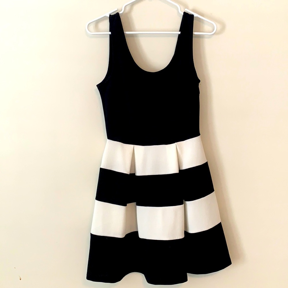 NEW W/ TAGS! Soprano Dress, Size M